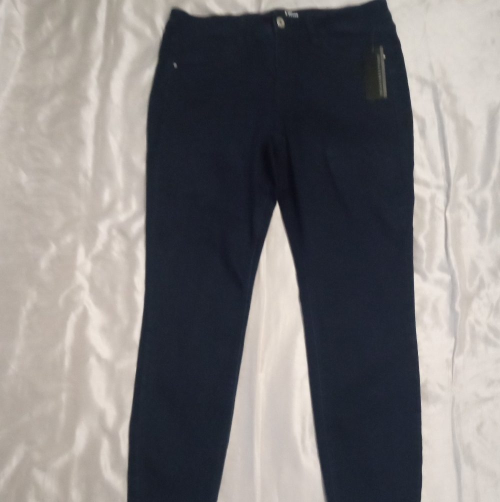 New Signature Studio Dark Blue women's Jeans Size16